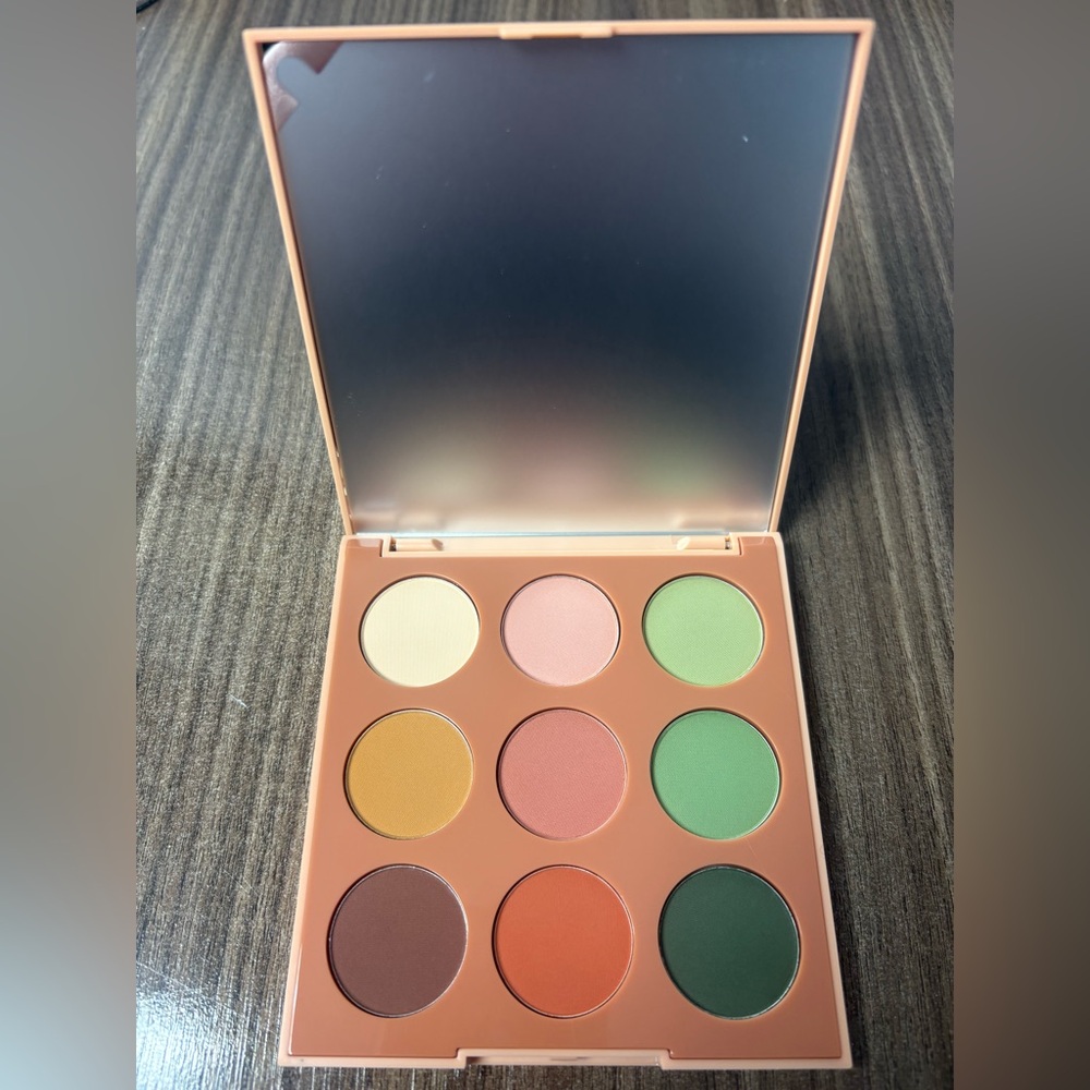 Morphe 9B Matte Essentials Palette - Versatile Shades - Picture 3 of 4